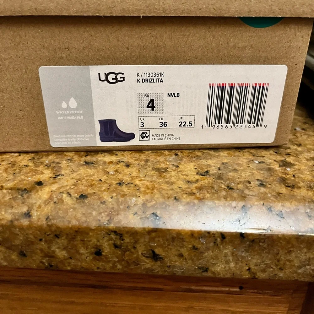 Brand New UGG Kids Size 4 Blue Rain Boots/Waterproof